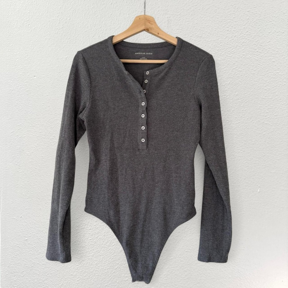 American Eagle Gray Long Sleeve Bodysuit